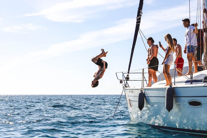 La Herradura: Sailboat with a view of dolphins-Shared - Welcome Toast, Snacks, and a Boat That Feels Well Kept