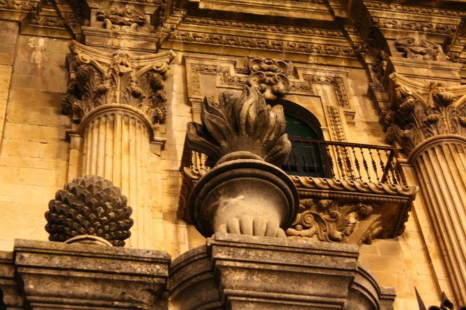 Legends and Mysteries Walk - Stop 2: Plaza Santa María and the Cathedral Square Mysteries