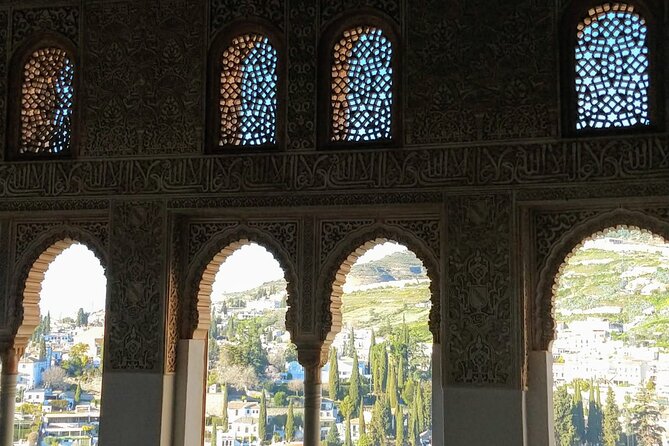 Legends of the Alhambra Tour with Tickets Included - Stop 3, Patio de los Leones: the Lions as the Alhambra’s signature symbol