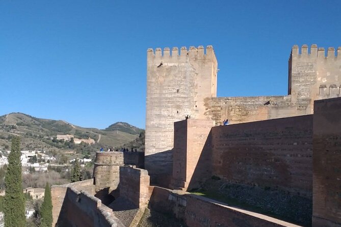 Legends of the Alhambra Tour with Tickets Included - Stop 5, Generalife: gardens, water, and the sultan’s summer palace mood