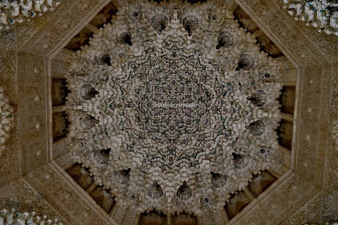 Night Tour of Alhambra and the Nasrid Palaces - Practical tips for this nighttime Alhambra walk