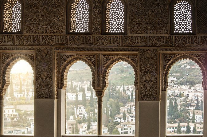 Private 3-hour Alhambra tour with tickets - What 3 hours feels like: energy level and timing expectations