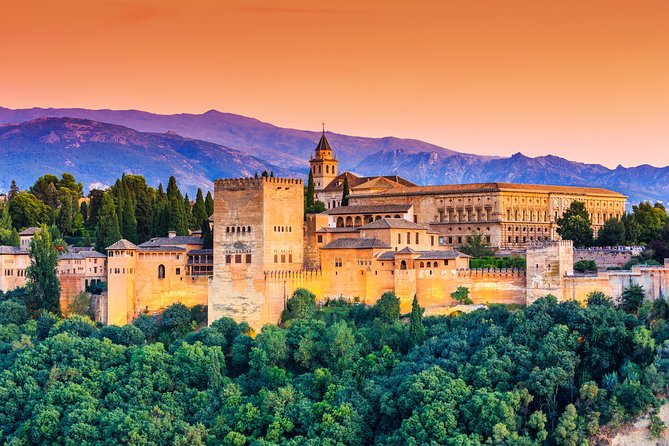 Private 3-hour Alhambra tour with tickets - Meeting point in central Granada: easy access, no hotel pickup