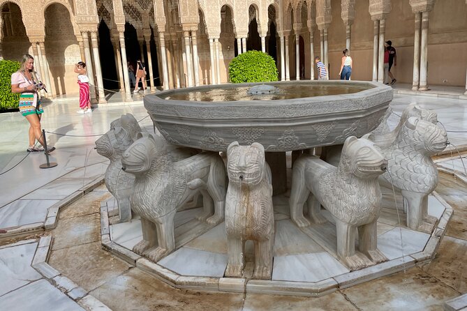 Private Night Tour of the Alhambra in Granada (includes tickets) - Alcazaba and Generalife: using your included ticket wisely