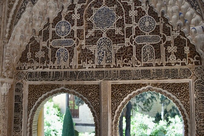 Private Night Tour of the Alhambra in Granada (includes tickets) - The private-group vibe: what to expect from the pacing