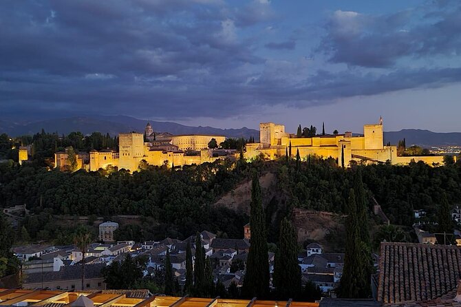Private Night Tour of the Alhambra in Granada (includes tickets) - Weather and comfort: the night factor