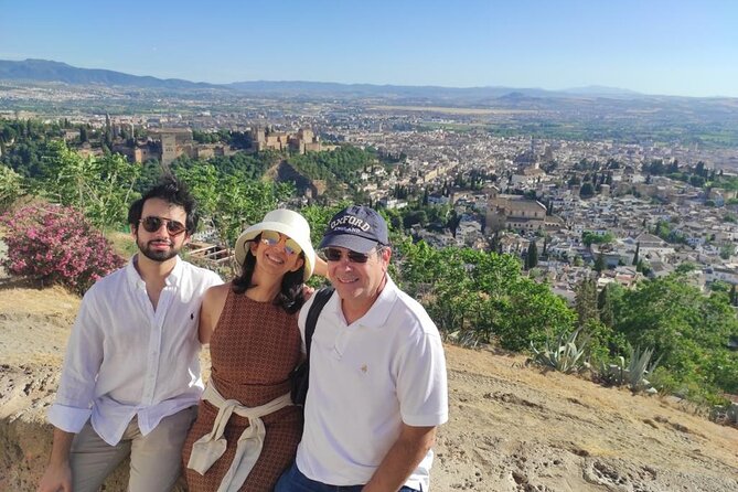 Private tour: 4 cultures, Granada in depth - Stop 2, Albaicin: UNESCO streets, white houses, and viewpoints