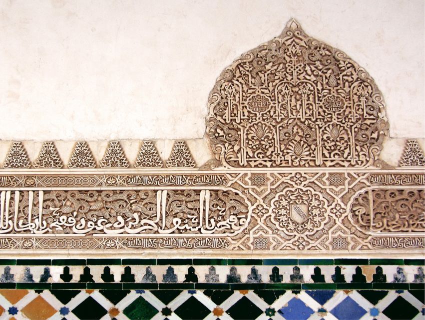 Private tour in all complete complex of Alhambra with ticket - Why This Private Format Changes the Alhambra From A Site Into A Story