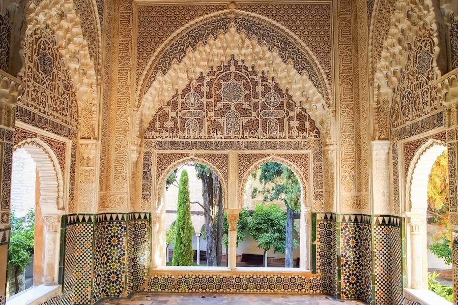 Private tour in all complete complex of Alhambra with ticket - Alcazaba: Understanding the Fortress Before the Palaces