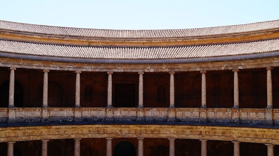 Private tour in all complete complex of Alhambra with ticket - Generalife Gardens and the Carlos V Palace: The Contrast That Explains the Timeline