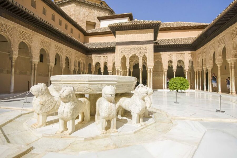 Private tour in all complete complex of Alhambra with ticket - Meeting the Orange Umbrella: Getting In Without Losing Time