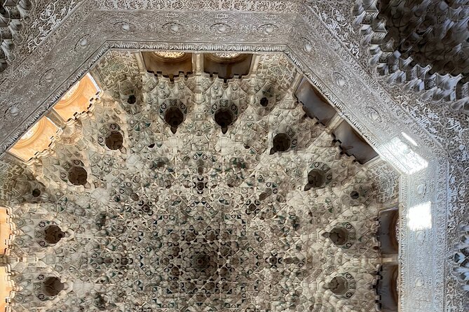 Private Tour in the Alhambra : buy your tickets and book your tour - Why a private Alhambra tour with Roberto el Guía makes sense