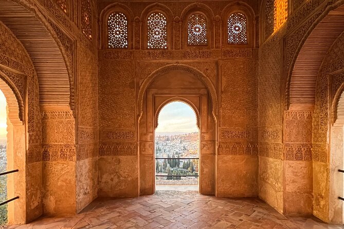 Private Tour in the Alhambra : buy your tickets and book your tour - Palace of Carlos V, the imperial room inside a Nasrid world