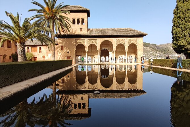 Private Tour of the Alhambra - Alcazaba fortress: understand power, not just beauty