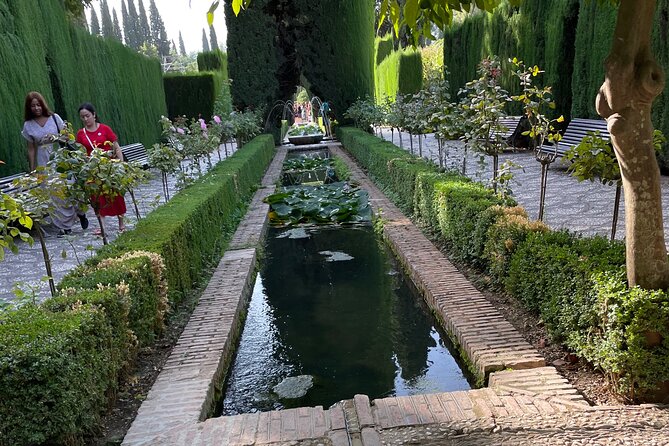 Private Tour to The Alhambra and Generalife from Motril port - Nasrid Palaces: Arabic inscriptions, translation, and why the guide matters