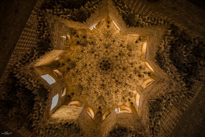 Private Tour to The Alhambra with Nasrid Palaces in Granada - The Alhambra as a walled city, not just a palace