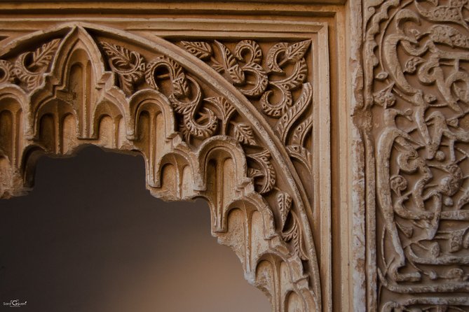 Private Tour to The Alhambra with Nasrid Palaces in Granada - Nasrid Palaces: why timed entry with a guide pays off