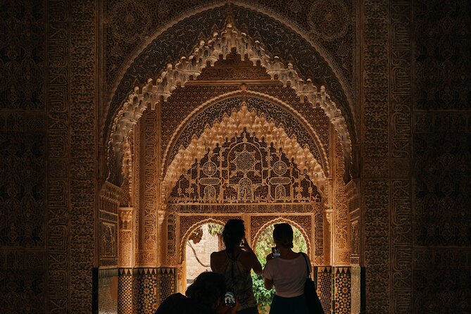 Skip The Line Alhambra and Generalife Guided Tour - Puerta de la Justicia and Puerta del Vino, The Story Starts at the Gates