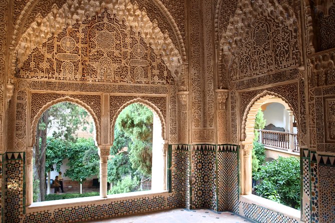 Skip the Line Alhambra Guided Tour - Alcazaba and Nasrid Palaces: what you will actually be looking at