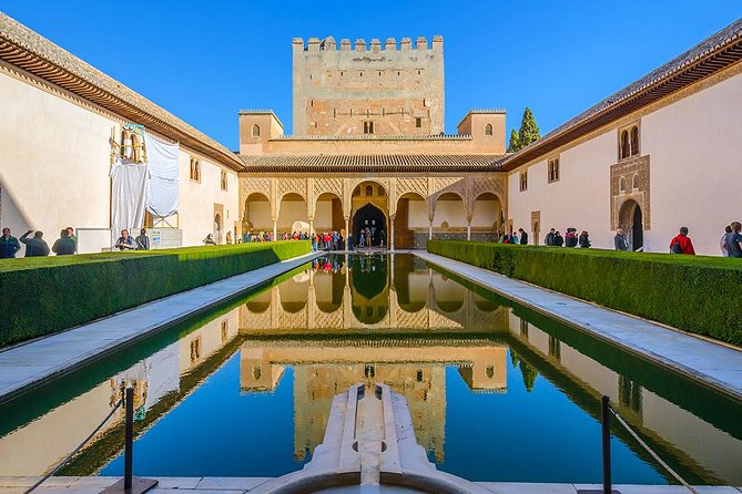 Skip the line: Alhambra Palace and Generalife Gardens Private Guided Tour - Entering the Alhambra with priority, not stress