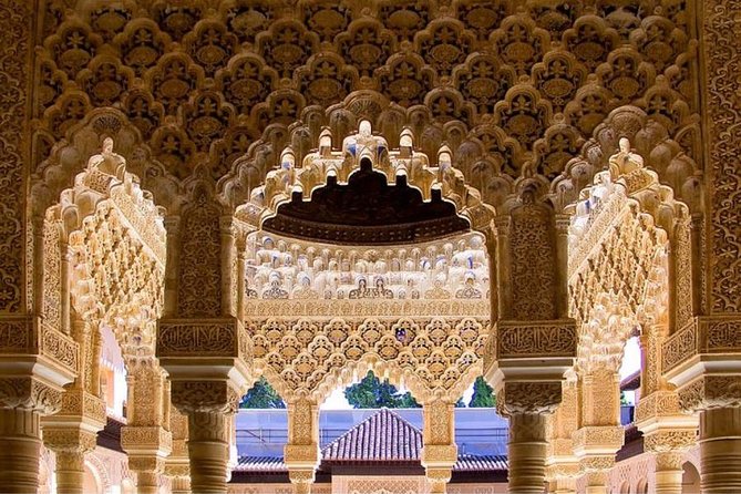 Skip the line: Alhambra Palace and Generalife Gardens Private Guided Tour - Price and timing: when $218.78 is a smart buy