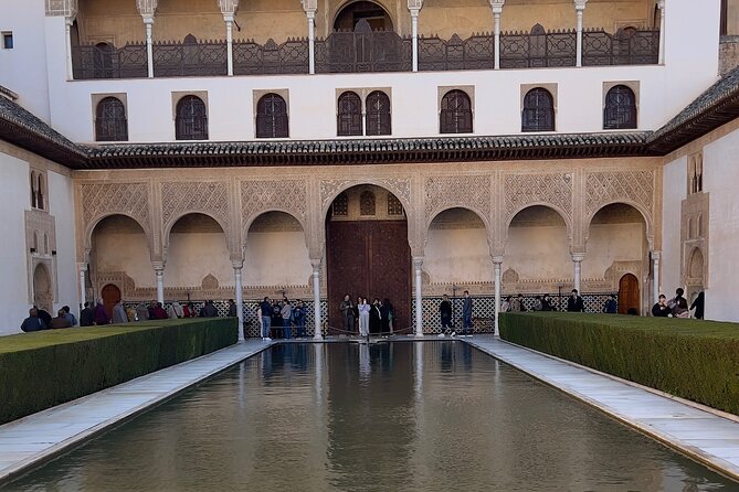 Small group visit to the Alhambra with tickets included - Meeting point and timing: plan for a flexible start