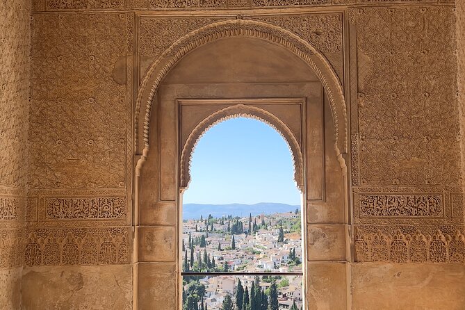 Small group visit to the Alhambra with tickets included - Stop 2: Nasrid Palaces, from Mexuar to Comares to the Palace of Lions
